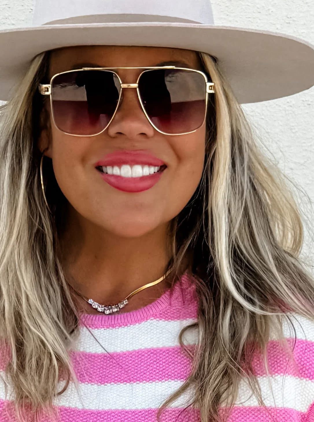 A stream of diamonds necklace