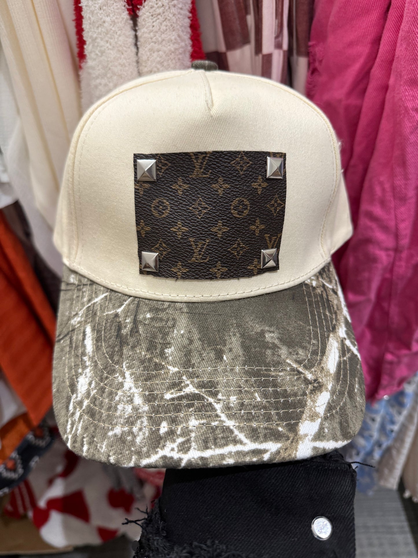 Lv hat 2